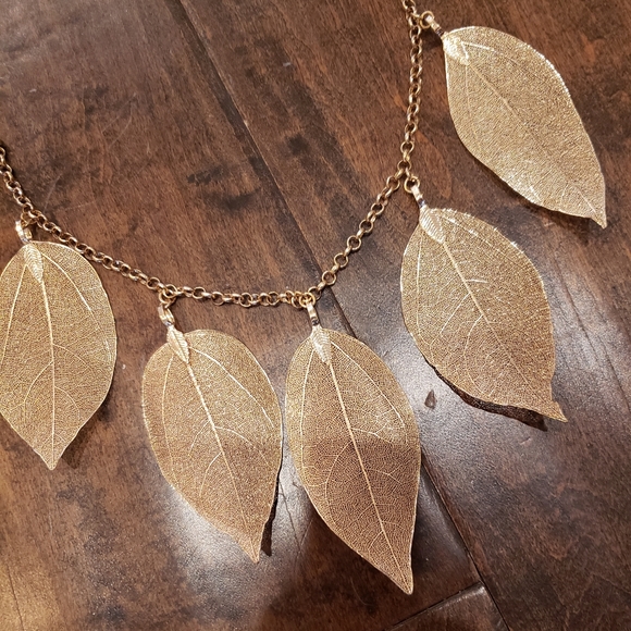 NWOT Gold Leaf Necklace - Picture 2 of 3